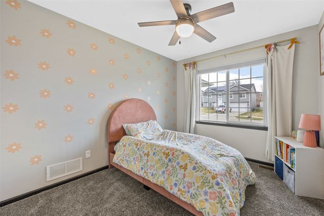 2107 Holly Meadow Avenue SW, Cedar Rapids, IA 52404