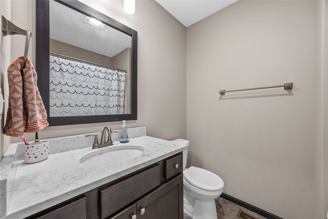 2107 Holly Meadow Avenue SW, Cedar Rapids, IA 52404