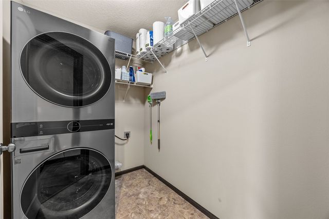 2107 Holly Meadow Avenue SW, Cedar Rapids, IA 52404