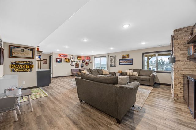 2107 Holly Meadow Avenue SW, Cedar Rapids, IA 52404