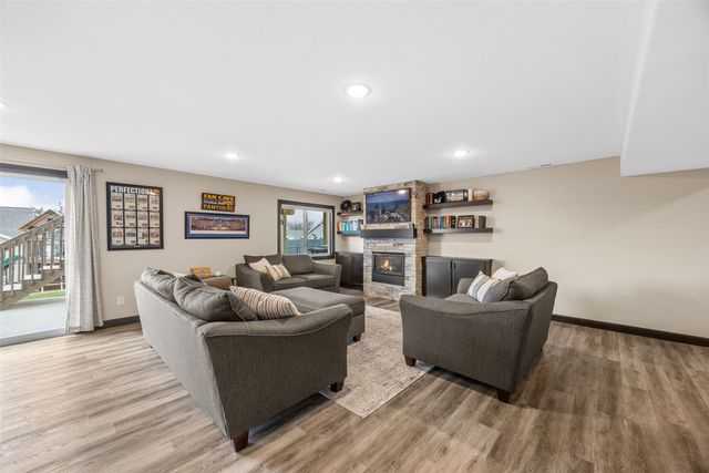 2107 Holly Meadow Avenue SW, Cedar Rapids, IA 52404