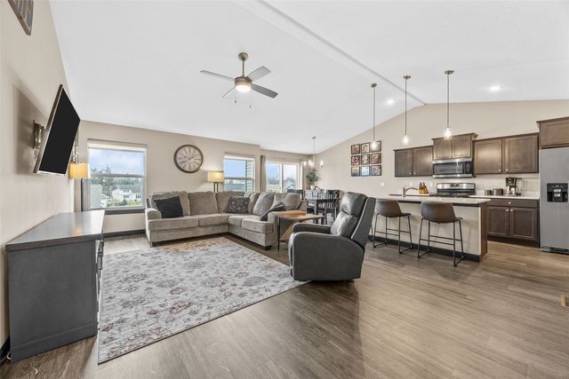 2107 Holly Meadow Avenue SW, Cedar Rapids, IA 52404