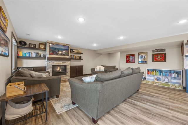 2107 Holly Meadow Avenue SW, Cedar Rapids, IA 52404