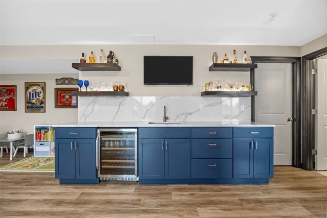 2107 Holly Meadow Avenue SW, Cedar Rapids, IA 52404