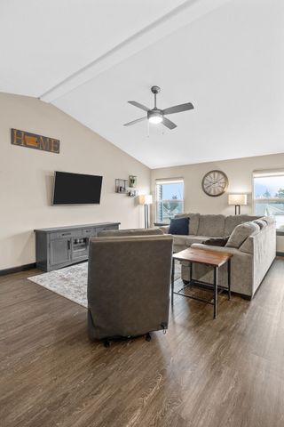 2107 Holly Meadow Avenue SW, Cedar Rapids, IA 52404