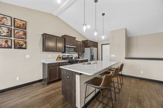 2107 Holly Meadow Avenue SW, Cedar Rapids, IA 52404