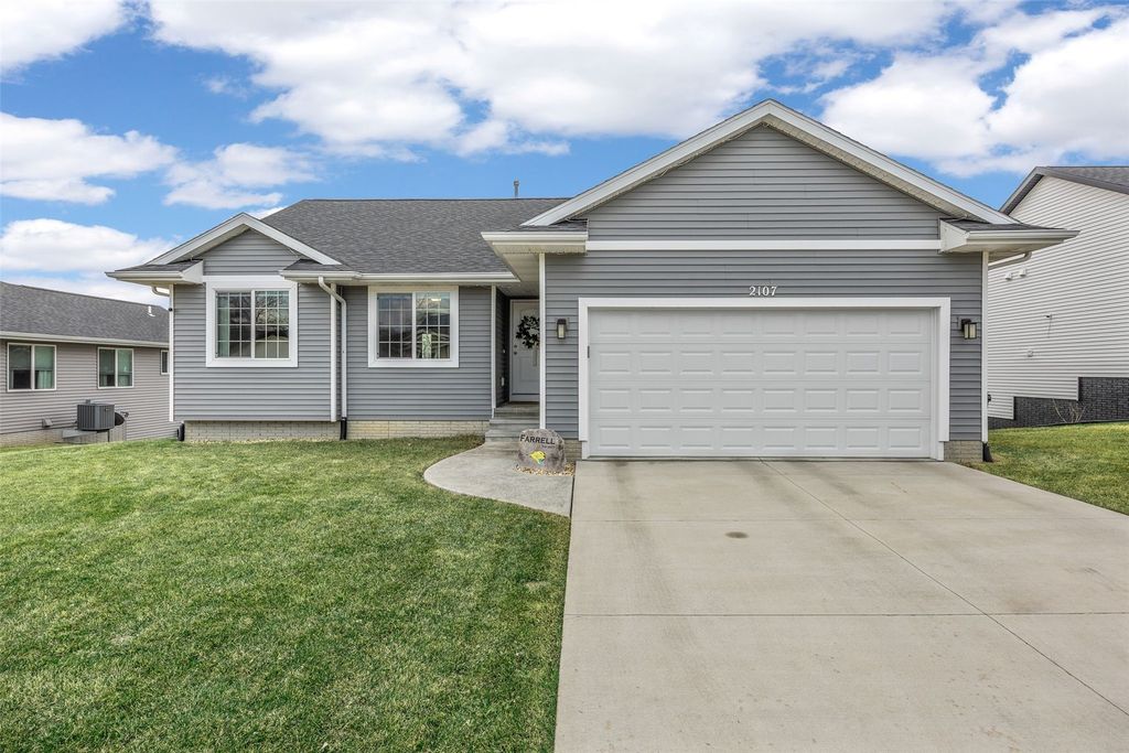 2107 Holly Meadow Avenue SW, Cedar Rapids, IA 52404