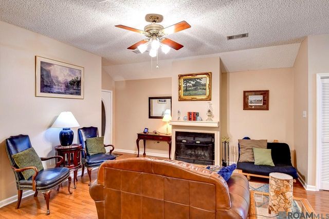 210 Meadowbend Dr, Baton Rouge, LA 70820