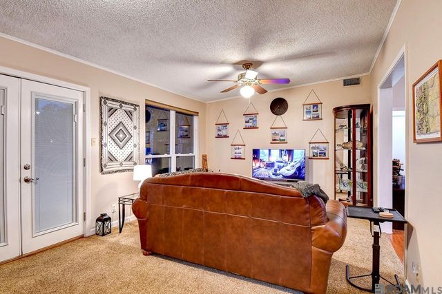 210 Meadowbend Dr, Baton Rouge, LA 70820