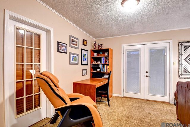 210 Meadowbend Dr, Baton Rouge, LA 70820