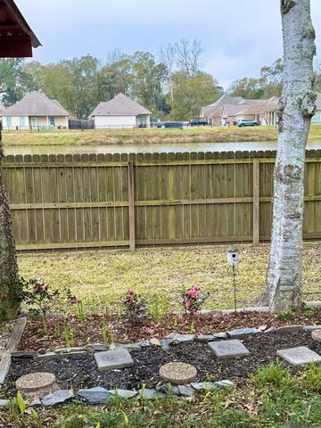 210 Meadowbend Dr, Baton Rouge, LA 70820