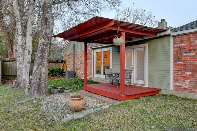 210 Meadowbend Dr, Baton Rouge, LA 70820