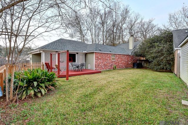210 Meadowbend Dr, Baton Rouge, LA 70820