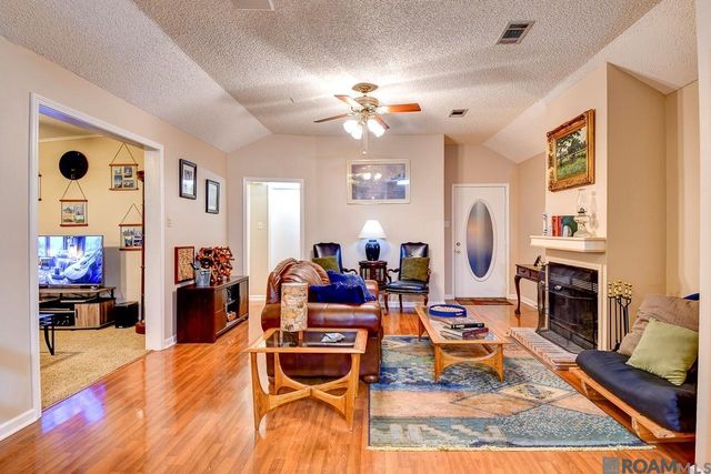 210 Meadowbend Dr, Baton Rouge, LA 70820