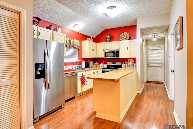 210 Meadowbend Dr, Baton Rouge, LA 70820