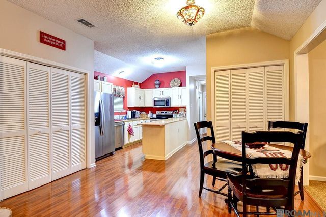 210 Meadowbend Dr, Baton Rouge, LA 70820