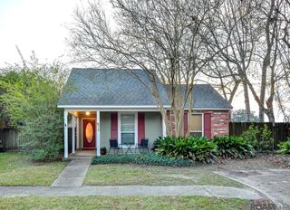 210 Meadowbend Dr, Baton Rouge, LA 70820