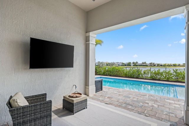 10466 Northbrook Circle, West Palm Beach, FL 33412