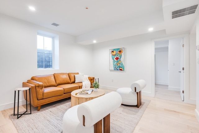 15-17 Jewett Place 1, Newton, MA 02458