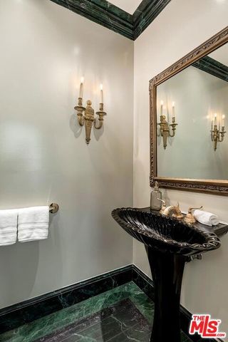 803 N Rexford Drive, Beverly Hills, CA 90210
