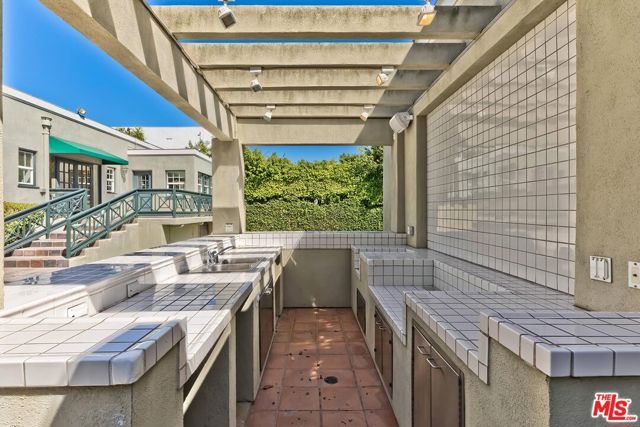 803 N Rexford Drive, Beverly Hills, CA 90210