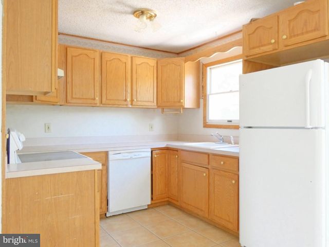 93 OUTBOARD AVE, Manahawkin, NJ 08050