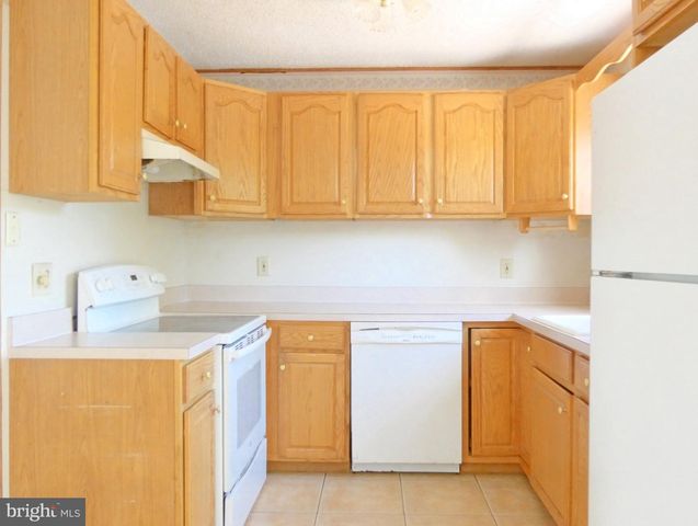 93 OUTBOARD AVE, Manahawkin, NJ 08050