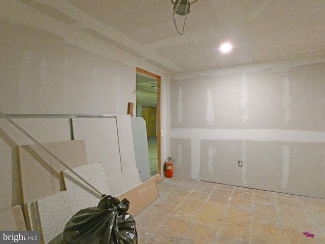 93 OUTBOARD AVE, Manahawkin, NJ 08050