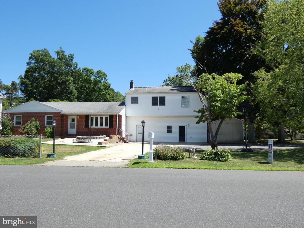 93 OUTBOARD AVE, Manahawkin, NJ 08050