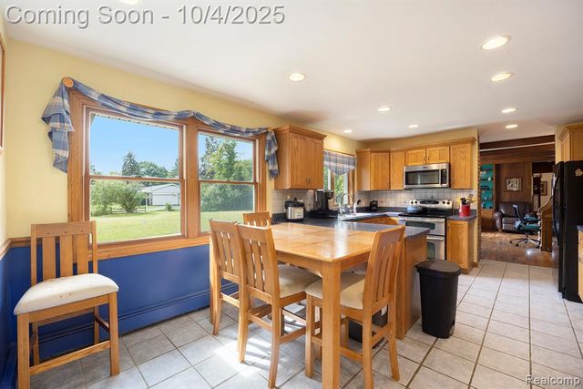 5528 E Holly Road, Holly, MI 48442