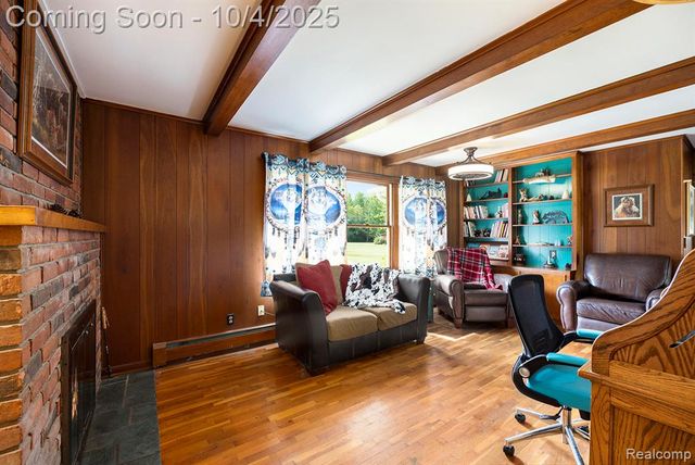 5528 E Holly Road, Holly, MI 48442