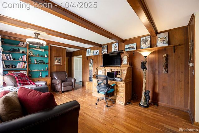 5528 E Holly Road, Holly, MI 48442