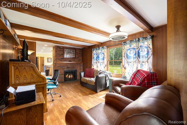 5528 E Holly Road, Holly, MI 48442