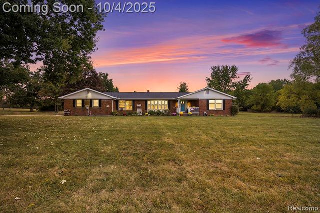 5528 E Holly Road, Holly, MI 48442