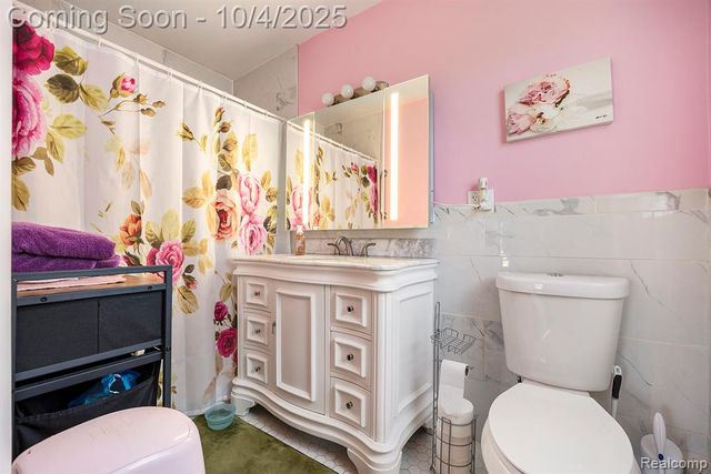 5528 E Holly Road, Holly, MI 48442