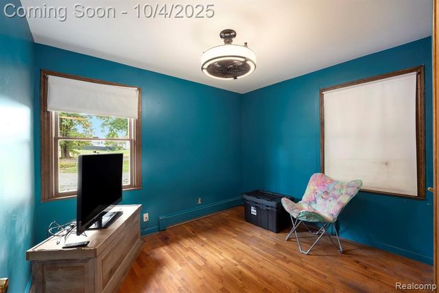 5528 E Holly Road, Holly, MI 48442