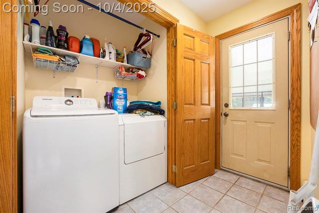 5528 E Holly Road, Holly, MI 48442