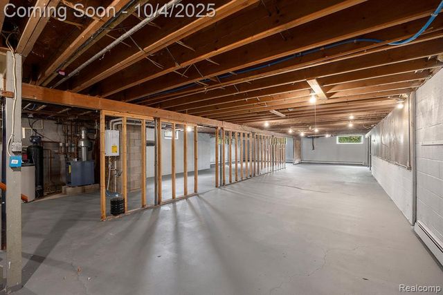 5528 E Holly Road, Holly, MI 48442