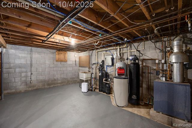 5528 E Holly Road, Holly, MI 48442