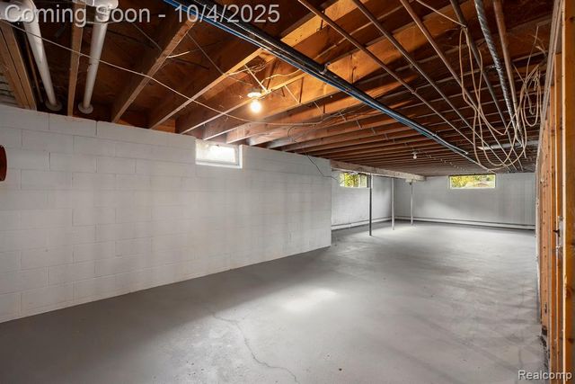 5528 E Holly Road, Holly, MI 48442