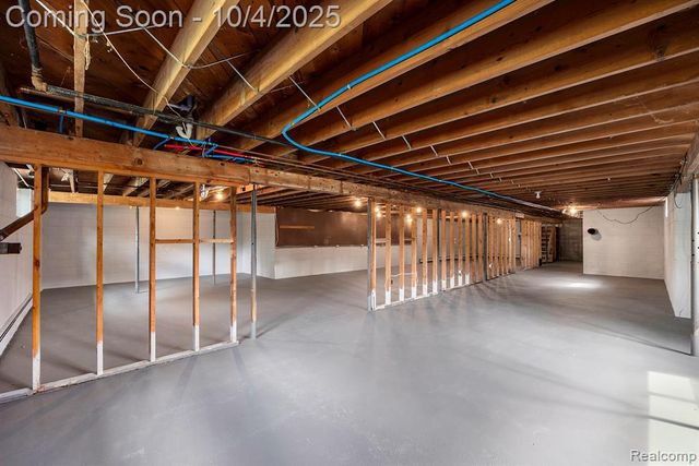 5528 E Holly Road, Holly, MI 48442