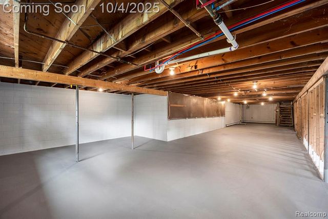 5528 E Holly Road, Holly, MI 48442