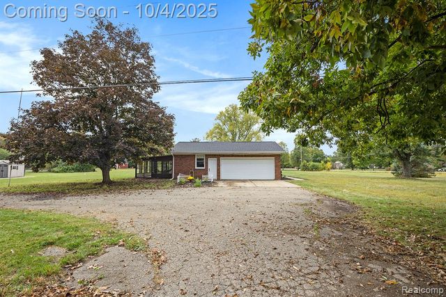 5528 E Holly Road, Holly, MI 48442
