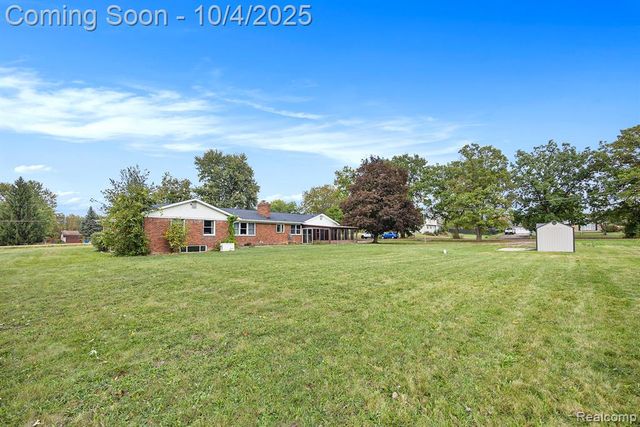 5528 E Holly Road, Holly, MI 48442