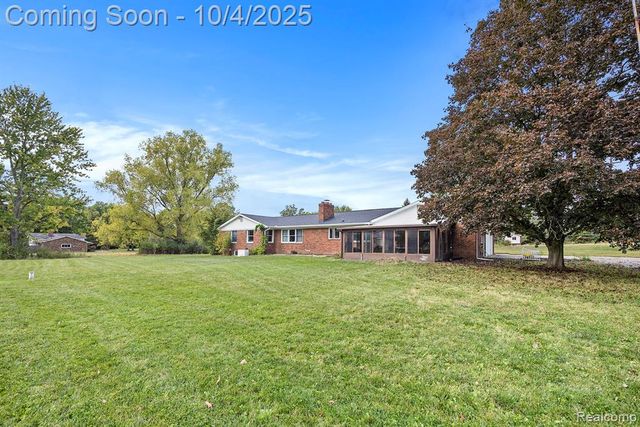 5528 E Holly Road, Holly, MI 48442
