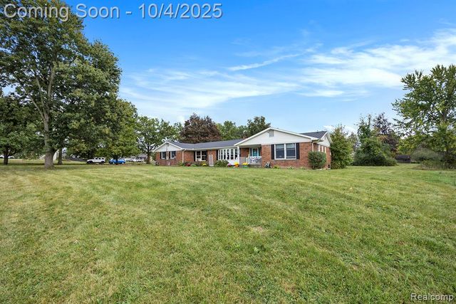 5528 E Holly Road, Holly, MI 48442