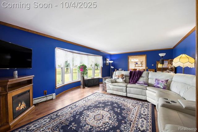 5528 E Holly Road, Holly, MI 48442