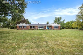 5528 E Holly Road, Holly, MI 48442