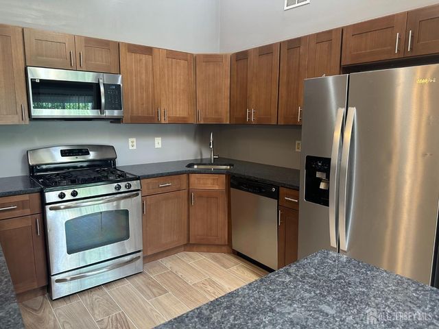304 Wimbeldon Court, North Brunswick, NJ 08902