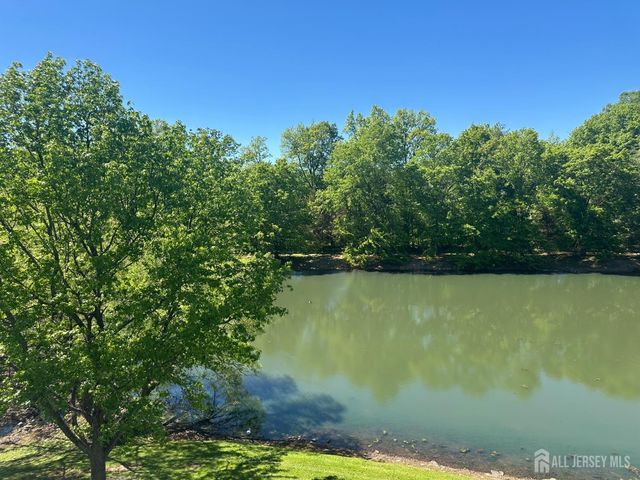 304 Wimbeldon Court, North Brunswick, NJ 08902